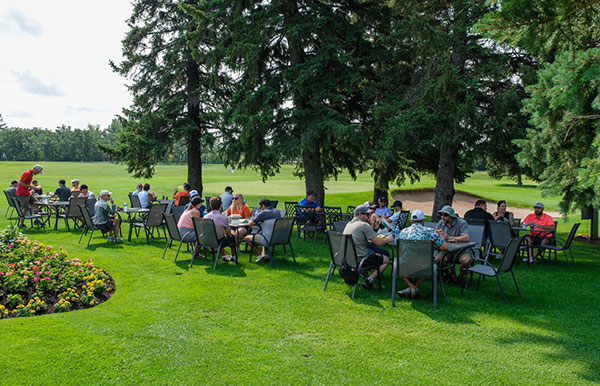 Golfers eating breakfast before the game